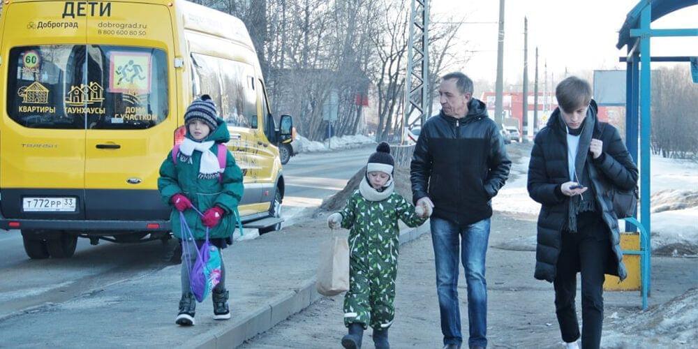Школьный бас из Доброграда привез детей в школу, а Давид Шурыгин поедет дальше в детский садик
